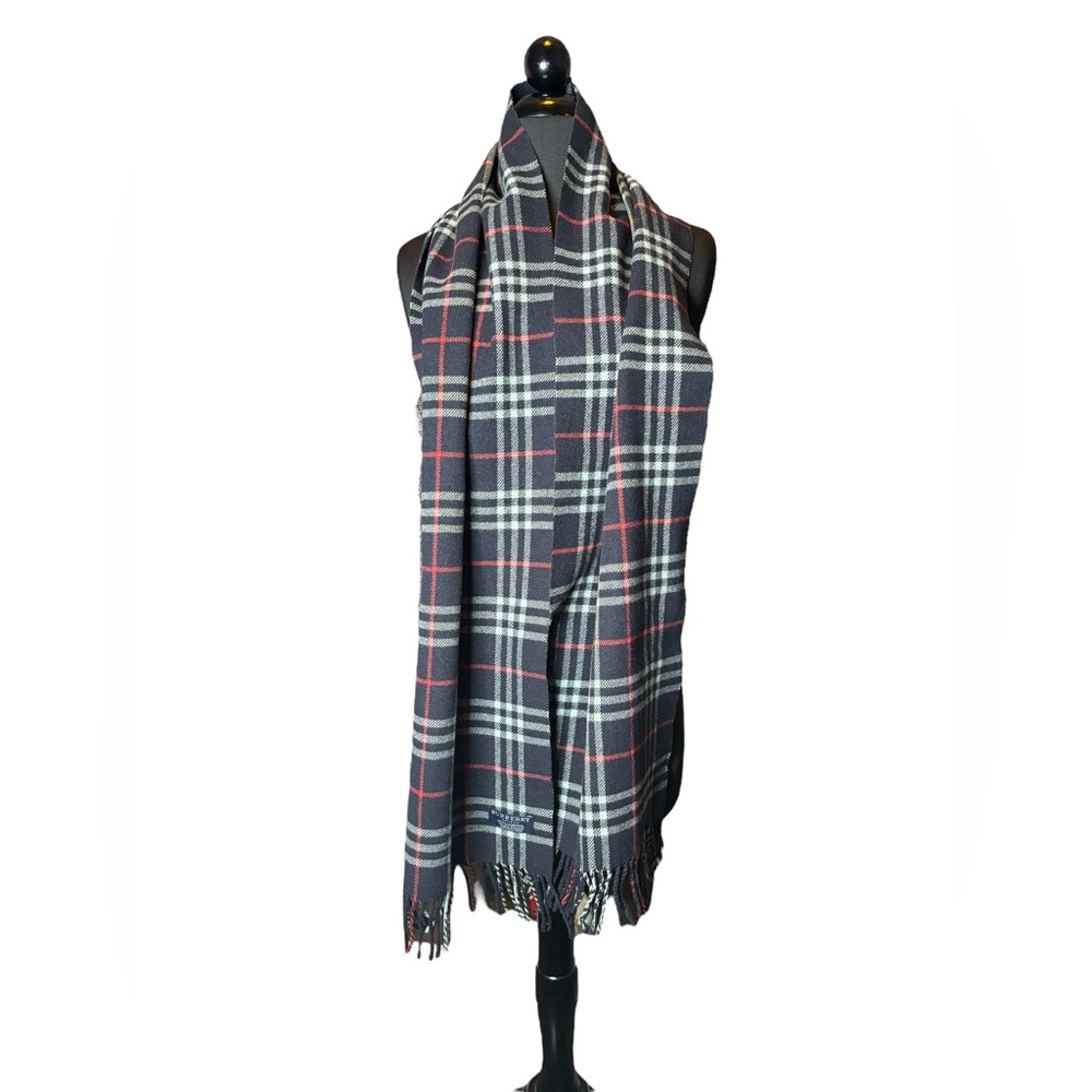 Burberry Vintage scarf. 🧣 good‎ used condition. 100% lambswool